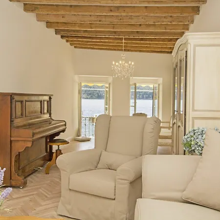 San Carlo Luxury - Garda Holidays سالو